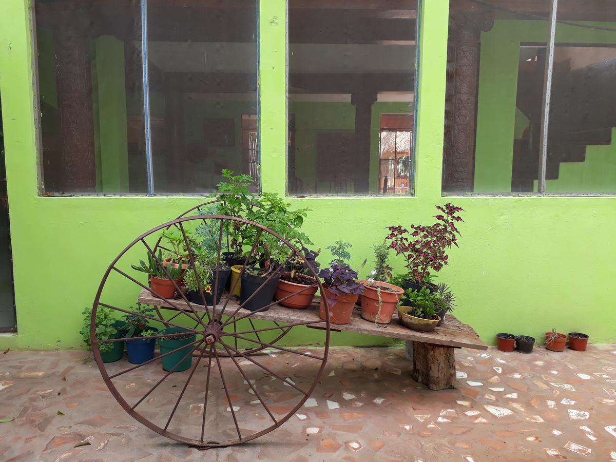 El Chac Mool Bed & Breakfast Santa Elena Exterior photo